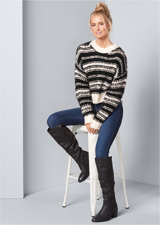 OVERSIZED COZY SWEATER